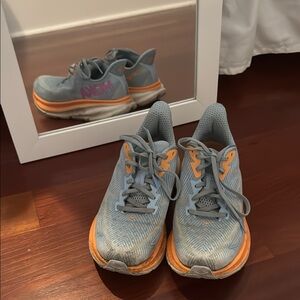 Women’s Clifton 9 Hokas